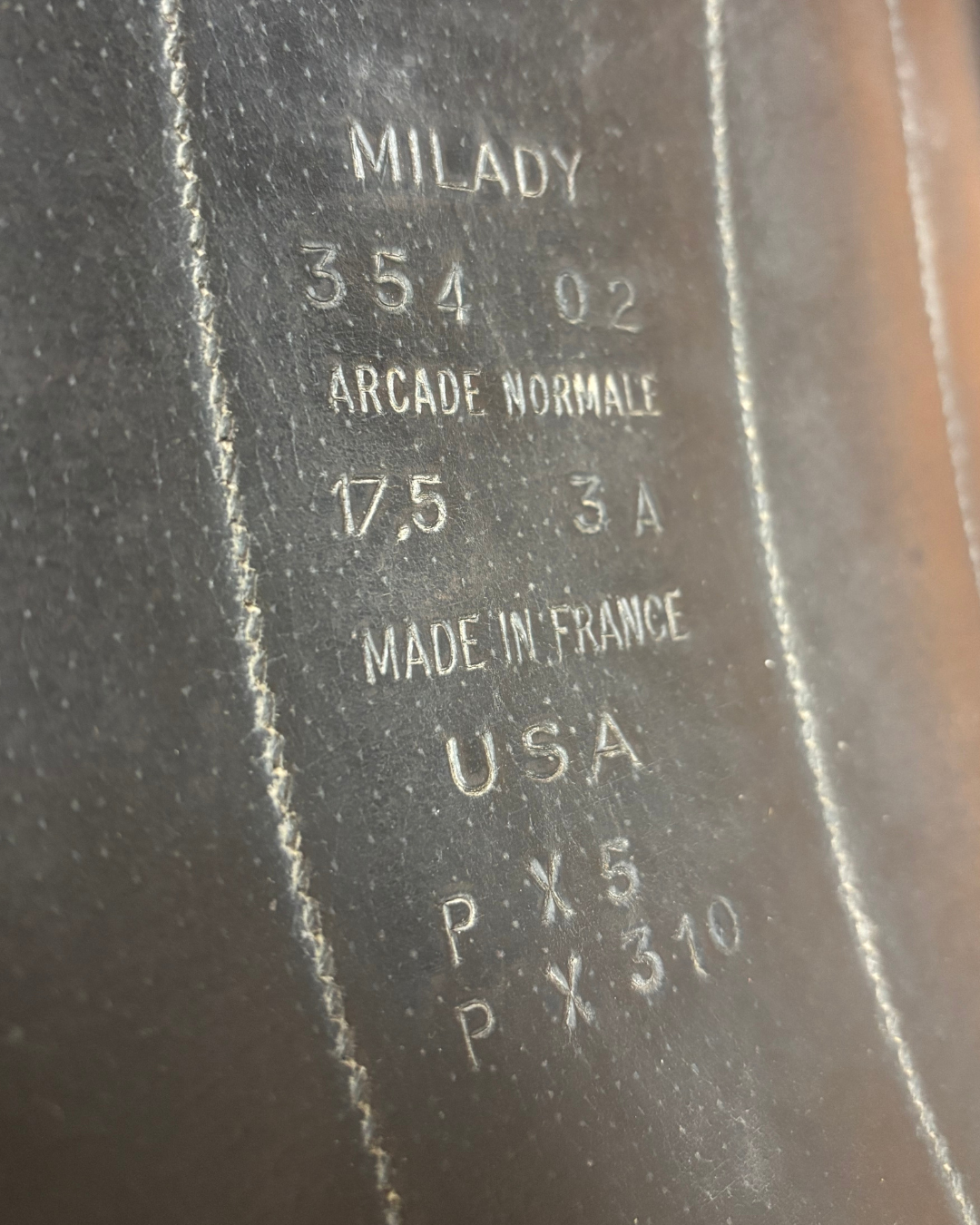 Devoucoux • Milady • 17.5"